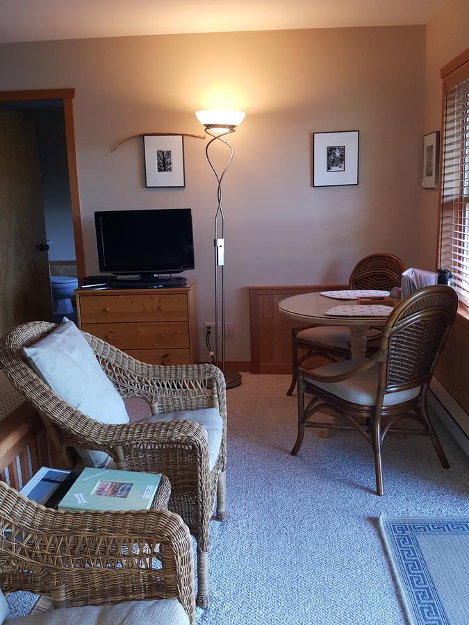 Reef Point Oceanfront Bed And Breakfast Ucluelet Eksteriør bilde