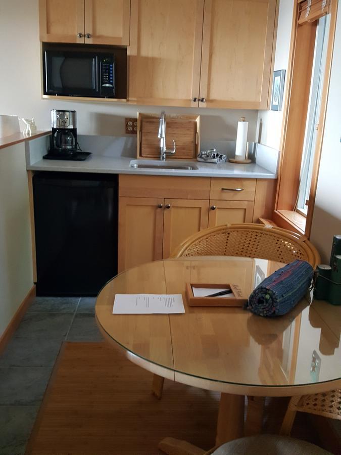 Reef Point Oceanfront Bed And Breakfast Ucluelet Eksteriør bilde