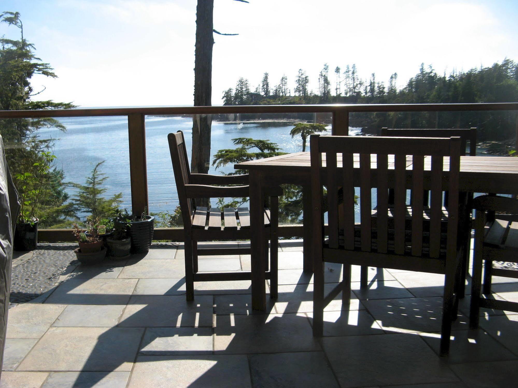 Reef Point Oceanfront Bed And Breakfast Ucluelet Eksteriør bilde